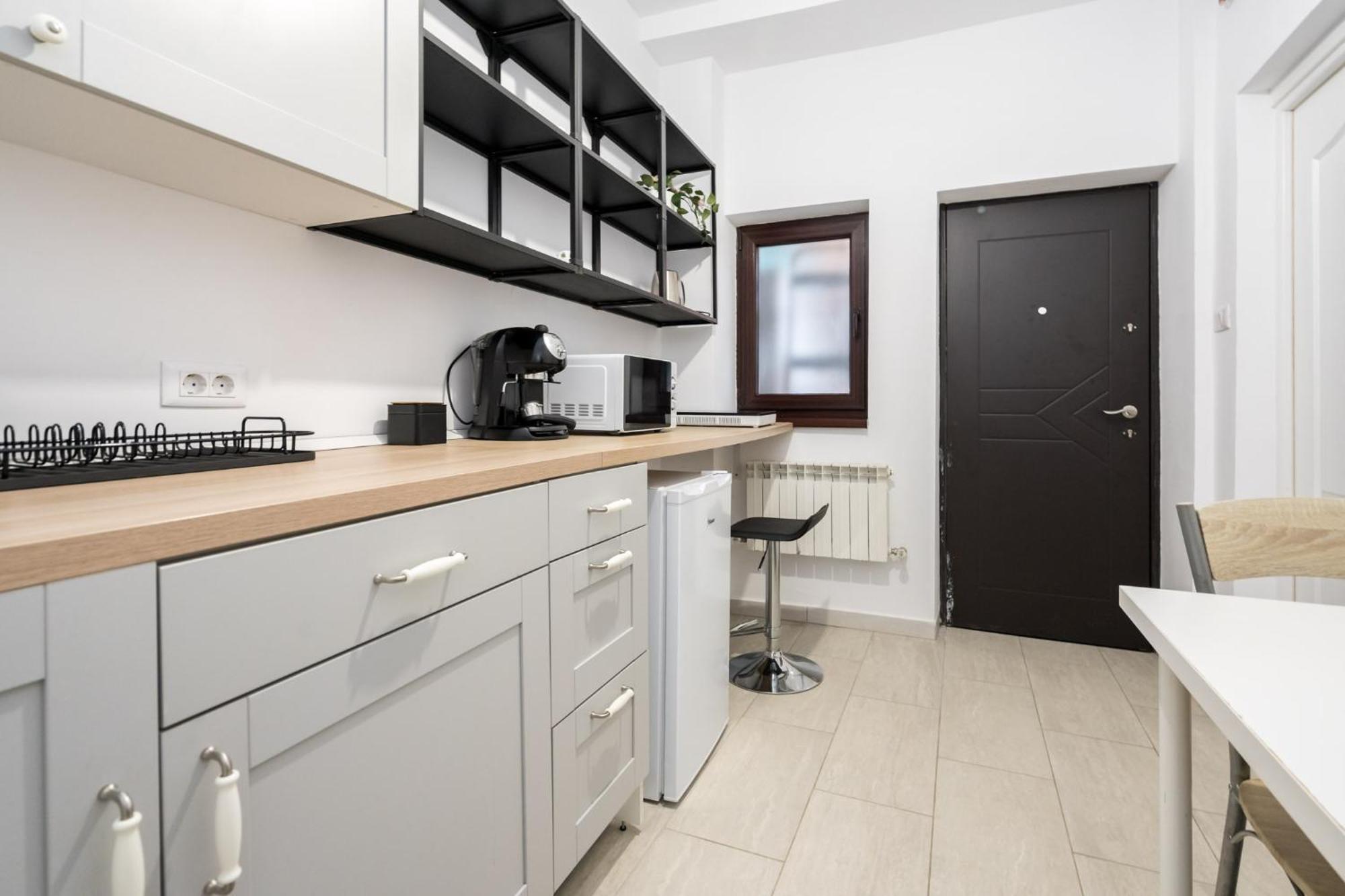 Apartment Urban Walls 5c