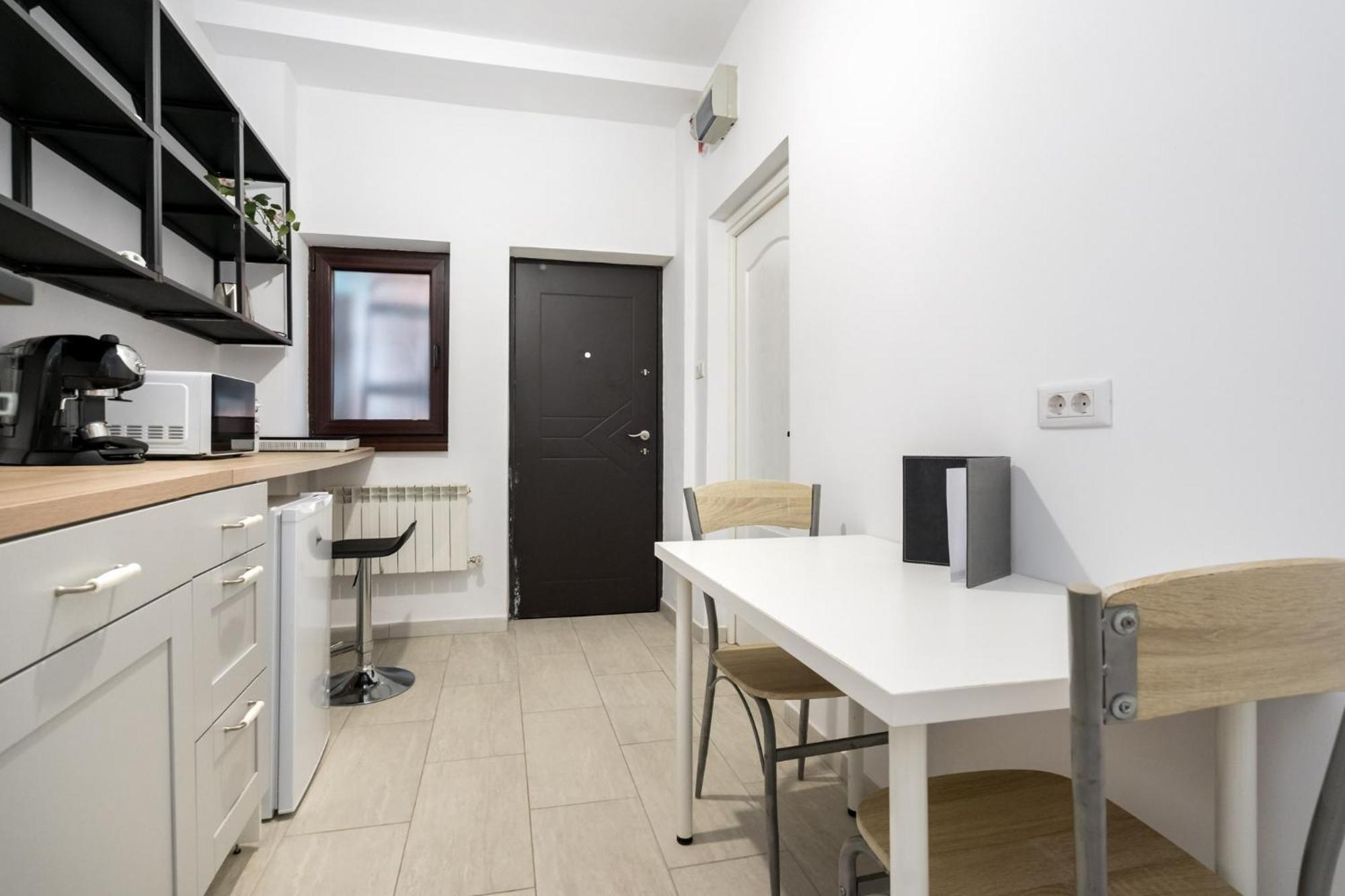 Urban Walls 5c Apartment